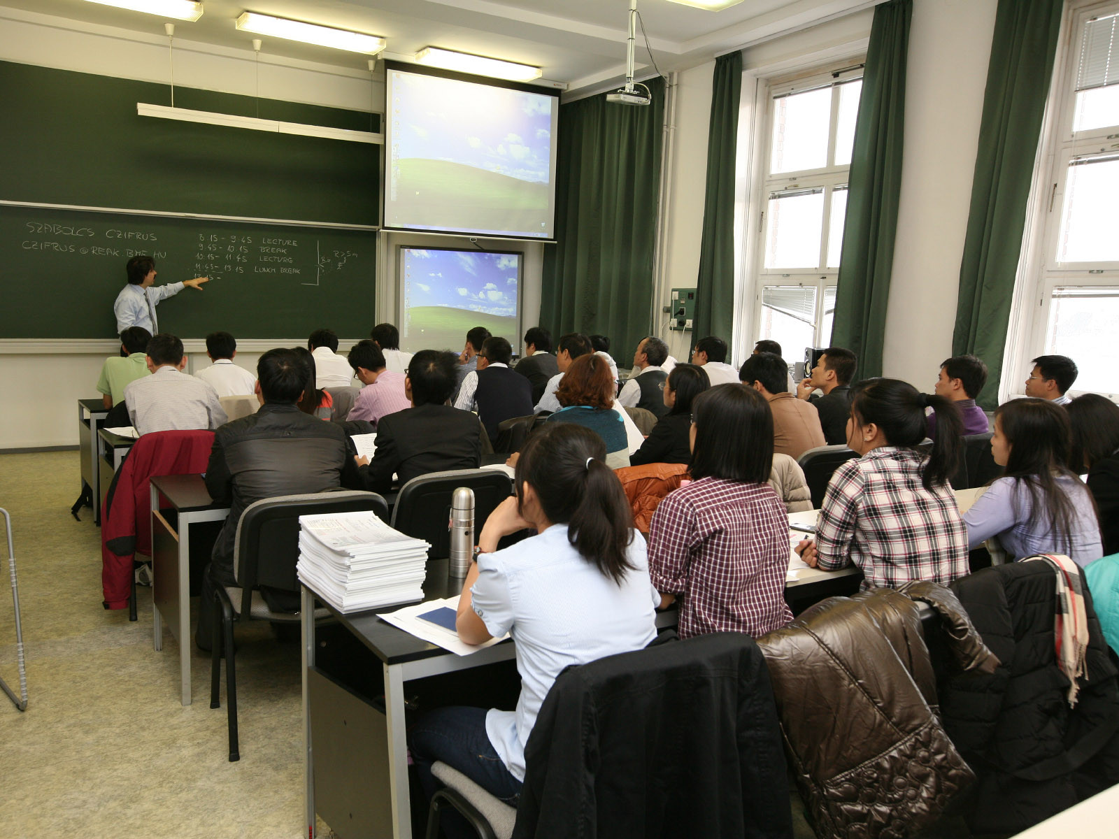 The Institute organizes different training courses in the nuclear field.